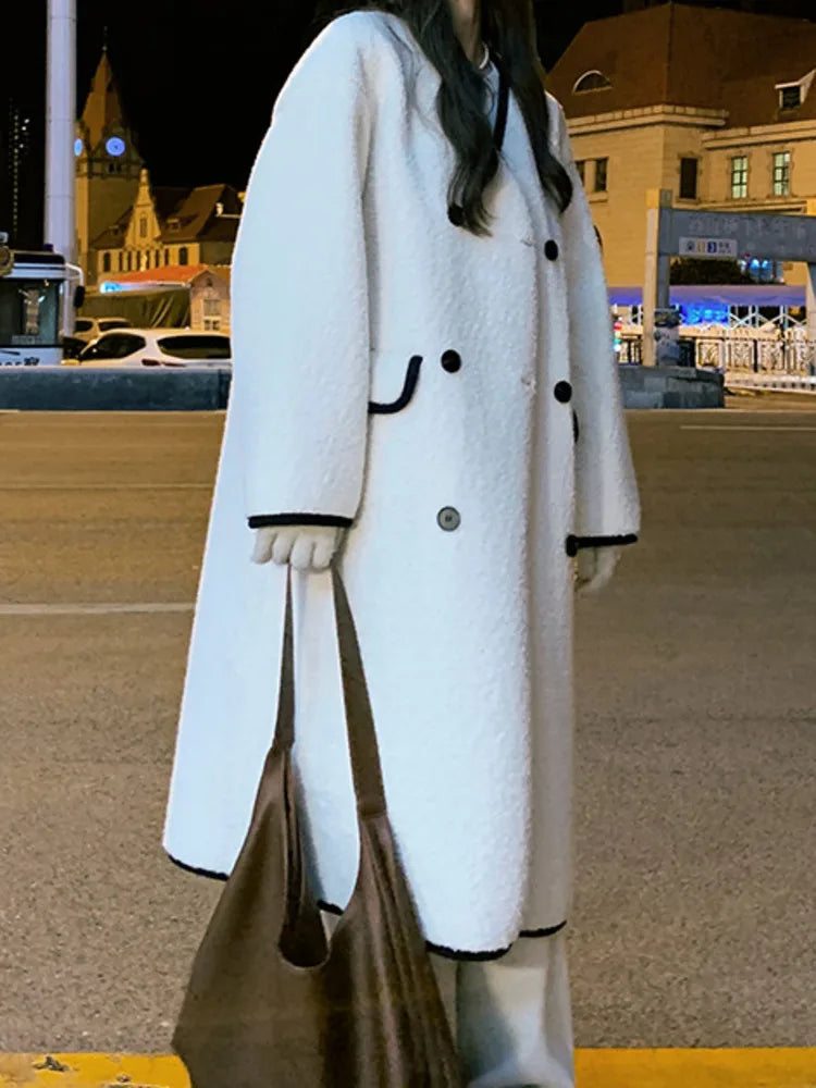 Reithoria | Damen Lammfell Mantel mittellang V-Ausschnitt Doppelreihig Wintermode