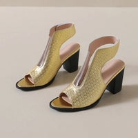 Mirelle™-Sandale mit Strukturierter Oberfläche und Umschließendem Design – Gold
