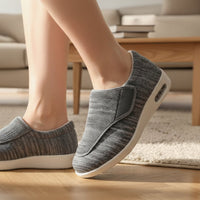 Komfort-Slipper mit gepolsterter Sohle und leichtem Einstieg in bequemer Weite – Grau