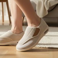 Komfort-Slipper mit gepolsterter Sohle und leichtem Einstieg in bequemer Weite – Beige