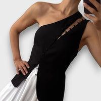 Elanor – Asymmetrisches Top mit Knopfdetail – Schwarz