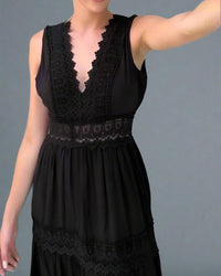 Zorhildis | Hochwertiges Sommerkleid mit floralem Design – Schwarz