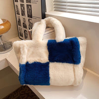Stilvolle Plüschhandtasche für Damen – vielseitiger Stauraum – Winteraccessoire – Weiß/Blau