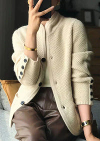 LARISSA - KASCHMIR-STRICKJACKE MIT HOHEM KRAGEN – Weiß