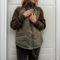 Norwegische weichgesteppte Jacke mit Strickdetails / Europäisches Design, das Stil verkörpert! – Oliv