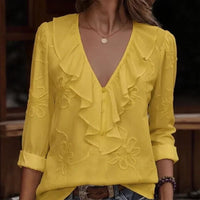 Anneliese™ Bluse mit V-Ausschnitt, Frontvolants und floraler Stickerei – Gelb