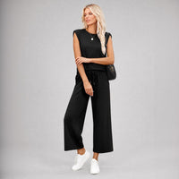 Aya™ Set Tanktop mit markanter Schulterpartie und Cropped Hose mit Kordelzug – Schwarz
