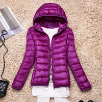 Kathrin | Ultraleichte Daunenjacke – lila Kapuze