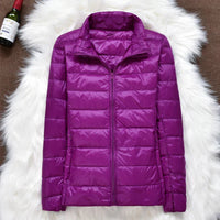 Kathrin | Ultraleichte Daunenjacke – lila Stand