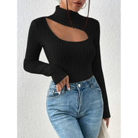Damen Gerippter Rollkragen Pullover | Hohle Truhe – Schwarz