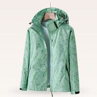 Regenjacke für Damen - Wasserfeste Sommerjacke mit Blättermuster – Grün