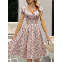 Freda | Kleid mit Blumenmuster und Rüschenbesatz – Rot