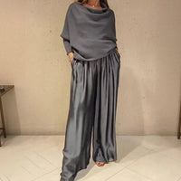 Nysa™-Set mit Satinhose und Bluse aus hochwertigem Strickstoff / Gemütlichkeit und Eleganz mit dezentem Luxus. – Grau