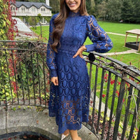 Leonor™-Kleid aus handgefertigter Spitze mit feiner Verarbeitung / Luxuriöse Eleganz mit Haltung und Klasse! – Marine