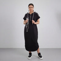 Lidia™ Kleid mit Kapuze und zeitgenössischem Signature-Print – Schwartz