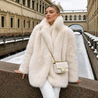Courchevel™ Mantel aus Weichem Plüsch mit Markantem Kragen – Hellbeige