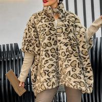 Mantel Maren™ mit Animalprint aus Kunstfell und Gerippten Ärmeln – Khaki