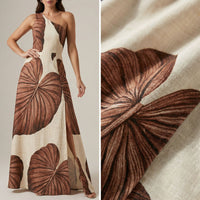 Yara™ Maxikleid aus strukturierter Viskose mit seitlichem Schlitz und asymmetrischem Ausschnitt – Braun