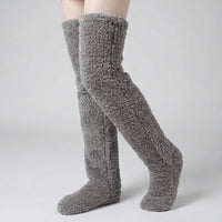 (KAUF 1, ERHALTE 2 GRATIS) Veloura™ Premium Kuschelsocken aus Weichem Plüschstoff – Haselgrau