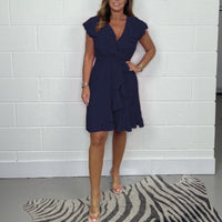 Delira™ Kleid mit Zartem Fall und Eleganter Ausstrahlung – Dunkelblau