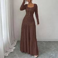 Úrsula™ Langes Kleid aus Plissiertem Strick mit Vorderer Knopfleiste – Braun