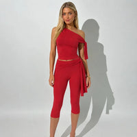 Odessa™ Set mit One-Shoulder-Bluse und Eleganter Caprihose – Rot