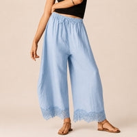 Hose Vallena™ mit Spitzenbesatz am Saum und Elastischem, Verstellbarem Bund – Blau