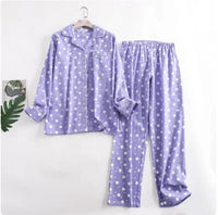 Bequemes Damen Pyjama-Set mit lebendigen Mustern | Zweiteiler – Lila Polka