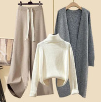 Ruby - Lazy Style Dreiteiliges Set – Weißer Pullover aprikosenfarbene Hose und grauer Blazer