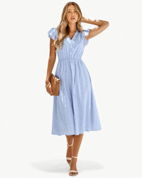 Lara™ | Kleid mit V-Ausschnitt und Rüschenärmeln – Blau