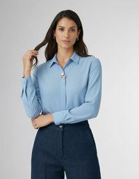 Elegante Langarm Bluse für Damen mit verdeckter Knopfleiste und dekorativer Schmuckspange – Hellblau