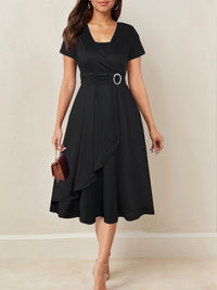 Elisa | V-Ausschnitt Midikleid mit asymmetrischem Saum – Schwarz