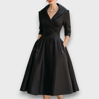 Lina – Satiniertes Midikleid – Schwarz