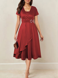 Elisa | V-Ausschnitt Midikleid mit asymmetrischem Saum – Rot