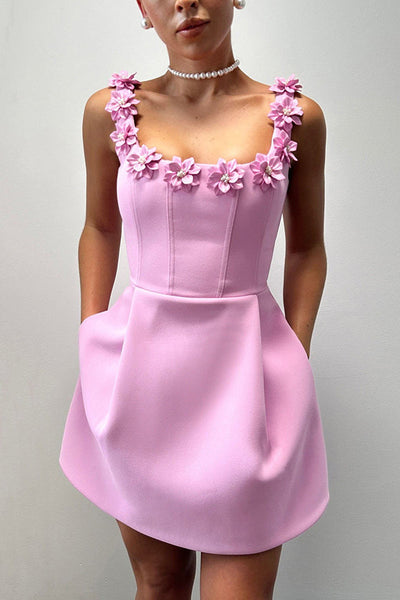 Cindy | Feminines Mini-Kleid mit Blumenapplikationen
