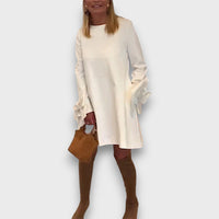Carmina – Kleid mit Schleifendetail – Weiß