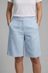 Almira | Damen Bermuda Shorts mit Elastikbund und Seitentaschen – Hellblau