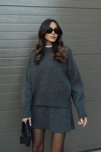 Set aus übergroßem Strickpullover und Minirock für Damen – Grau