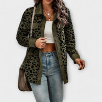 Mila | Damen Hemdjacke mit modernem Leopardenmuster – Grün