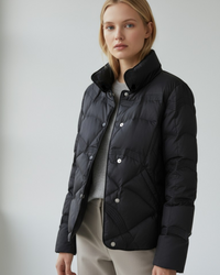 Steppjacke für Damen mit hohem Kragen im kurzen Stil – Schwarz