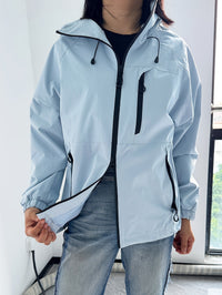 Winddichte Regenjacke mit Kapuze für Damen | Langarm – Hellblau