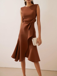 Beatrice | Drapiertes Asymmetrisches Midikleid – Kaffee
