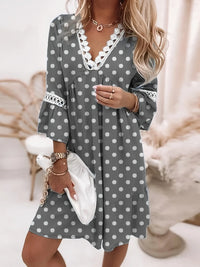 Cassandra | Luftige Blüten Sommerkleid – Grau gepunktet