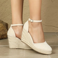 Carla - Elegante Damen-Keilsandalen mit Knöchelriemen – Beige