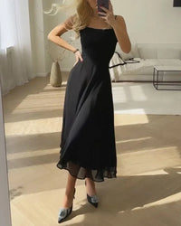 Francine - Elegantes Chiffonkleid mit eckigem Ausschnitt – Schwarz