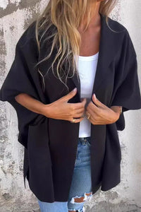 Lasithra | Violette Kapuzen-Cape-Jacke – Schwarz