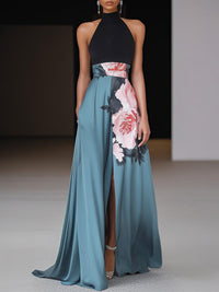 Damen Ärmelloses Maxikleid mit Neckholder-Kragen und Blumenmuster mit Seitenschlitz – Schwarz mit Blumenmuster