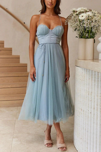 Damen elegantes fließendes Kleid für Hochzeitsgäste | Midi – Blau
