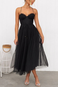 Damen elegantes fließendes Kleid für Hochzeitsgäste | Midi – Schwarz