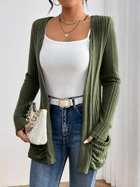 Damen Gerippte Langarm Strickjacke mit offener Front und gerafften Fronttaschen – Oliv